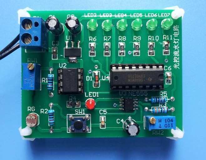 光控流水燈電路